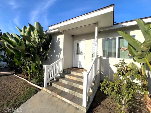 6628 North Golden West