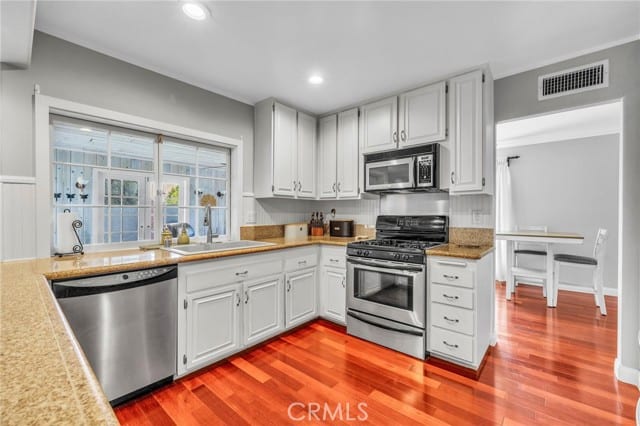 23041 La Granja, Valencia, CA 91354