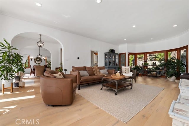 611 Country Club, Burbank, CA 91501