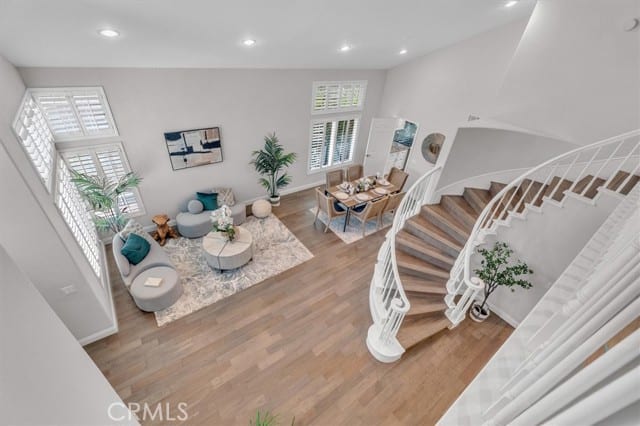 537 Savona, Oak Park, CA 91377