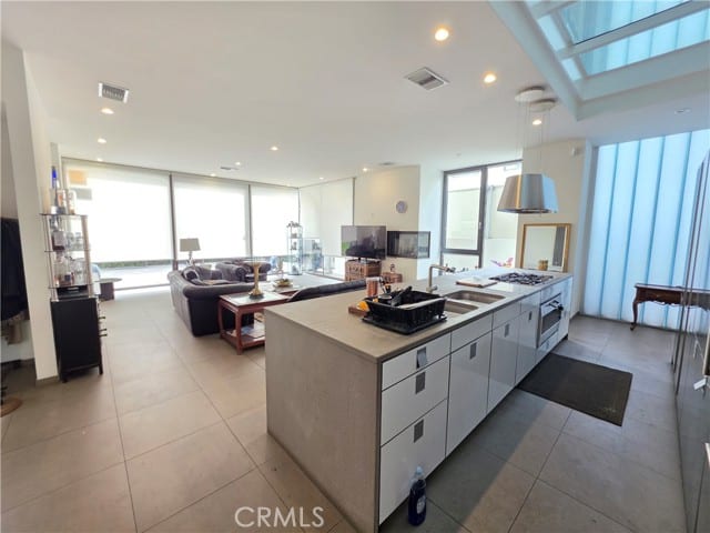 9 Temple, Long Beach, CA 90803