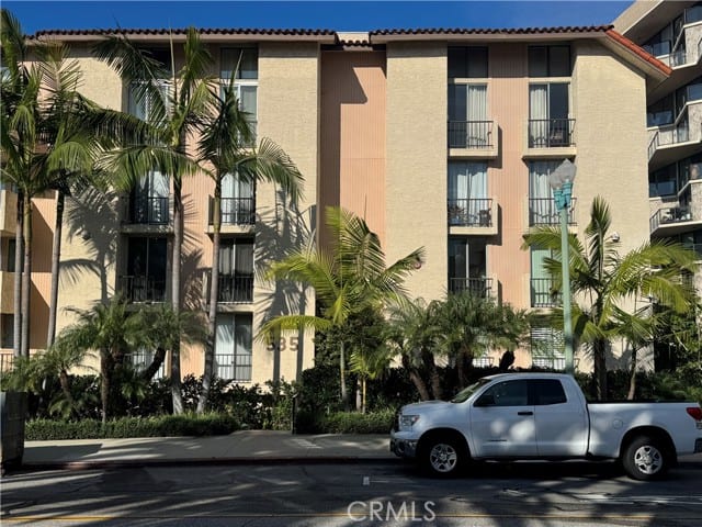 535 Esplanade