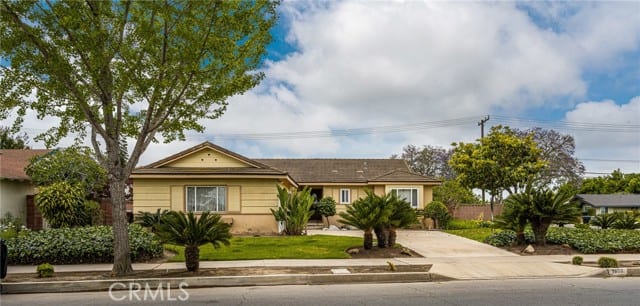 1830 West Chalet Avenue