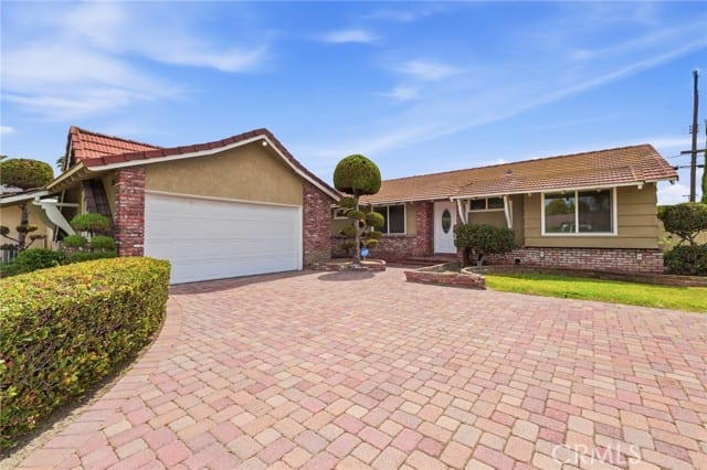 2554 West Chanticleer