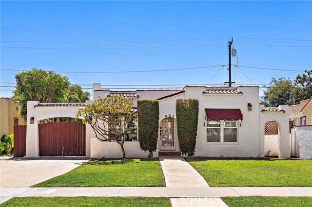 921 North Clementine