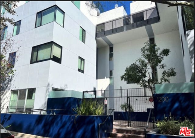 1200 North Sweetzer Avenue, 8, West Hollywood, CA 90069