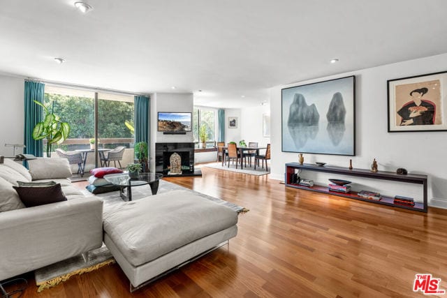 851 North Kings Road, 102, West Hollywood, CA 90069