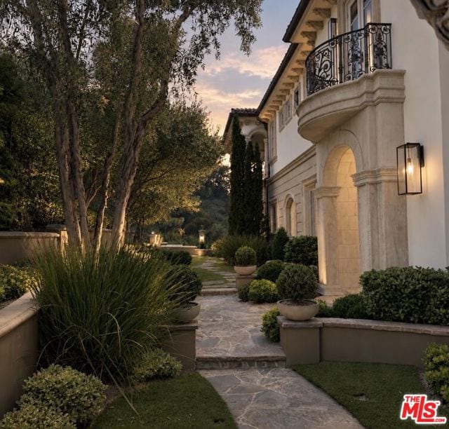 2680 Bowmont Drive, Beverly Hills, CA 90210