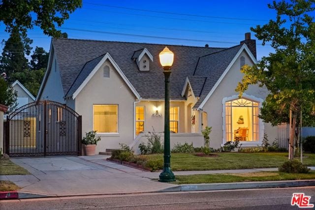 924 East Glenoaks Boulevard, Glendale, CA 91207