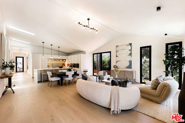 2202 California Avenue, Santa Monica, CA 90403