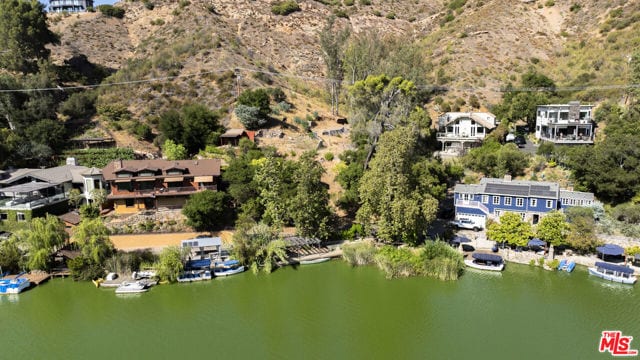 2100 East Lakeshore Drive