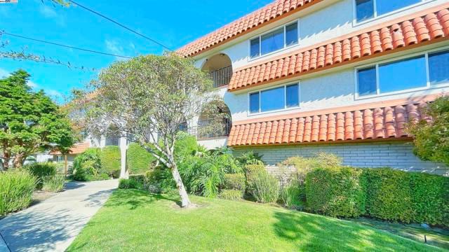 2133 Santa Clara Ave