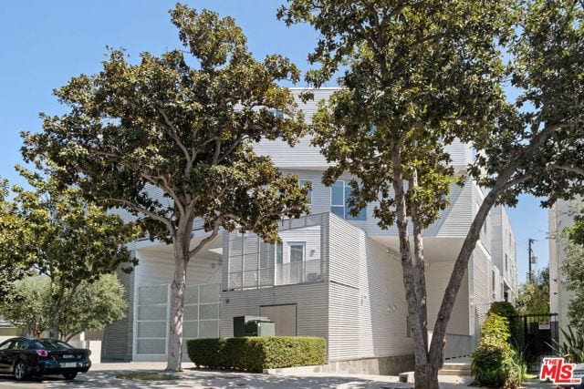 1030 North Kings Road, 201, West Hollywood, CA 90069