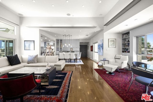 907 Lincoln Boulevard, PH 302, Santa Monica, CA 90403