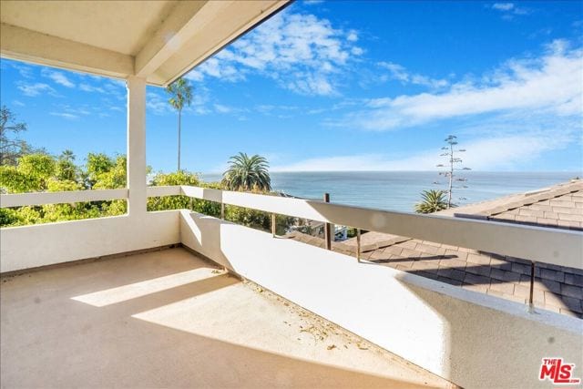 321 North Las Casas Avenue, Pacific Palisades, CA 90272
