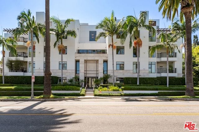 447 North Doheny Drive
