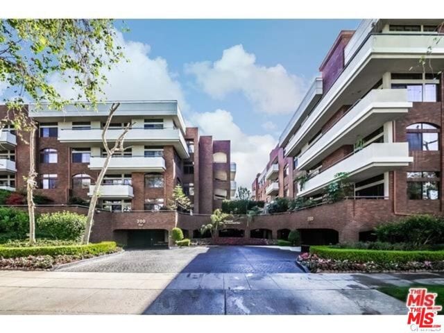 200 North Swall Drive