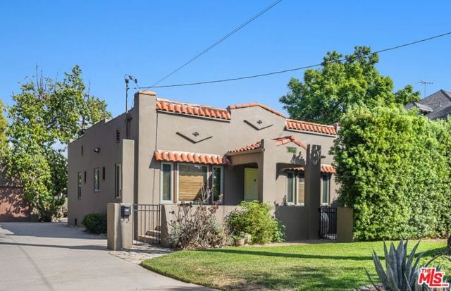 884 North Raymond Avenue, Pasadena, CA 91103