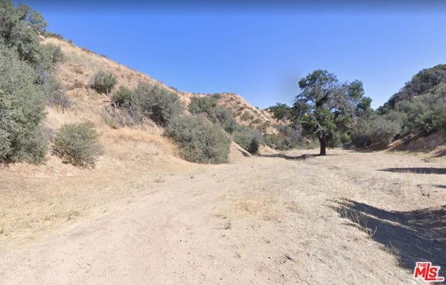 0 Vac/Vic Sierra Hwy/Sprin Street