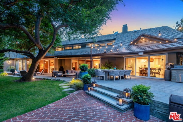 15946 Woodvale Road, Encino, CA 91436