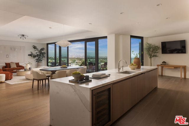 8420 West Sunset Boulevard, 702, West Hollywood, CA 90069