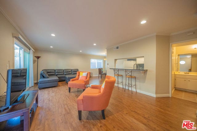 11120 Moorpark Street, 2, Toluca Lake, CA 91602