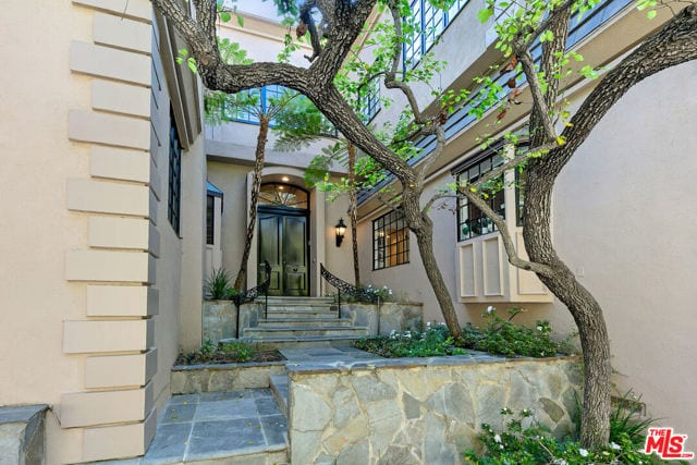 1118 San Ysidro Drive