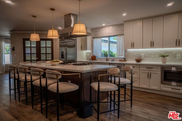 17516 Raymer Street, Northridge, CA 91325