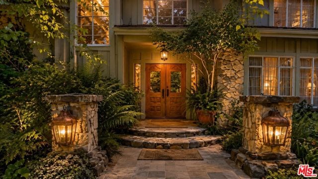 16201 Meadowcrest Road, Sherman Oaks, CA 91403