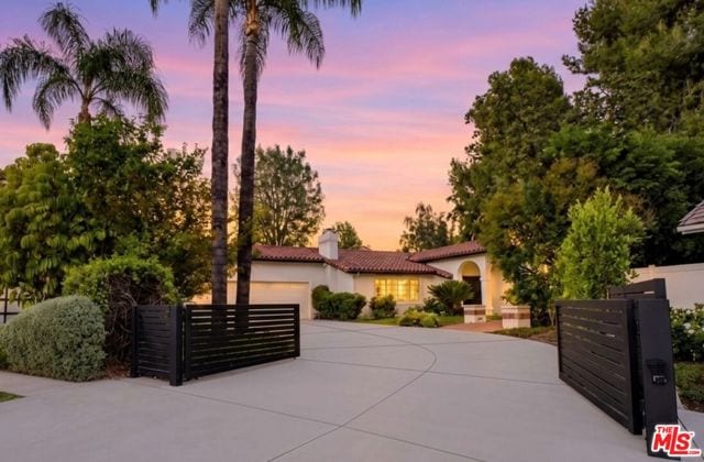 17615 Corinthian Drive, Encino, CA 91316