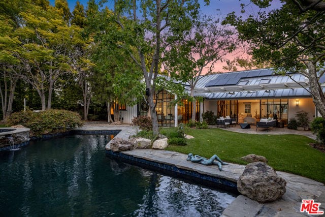 13627 West Sunset Boulevard, Pacific Palisades, CA 90272