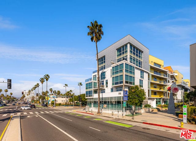 1705 Ocean Avenue, 208, Santa Monica, CA 90401