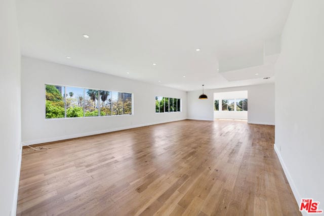 339 North Oakhurst Drive