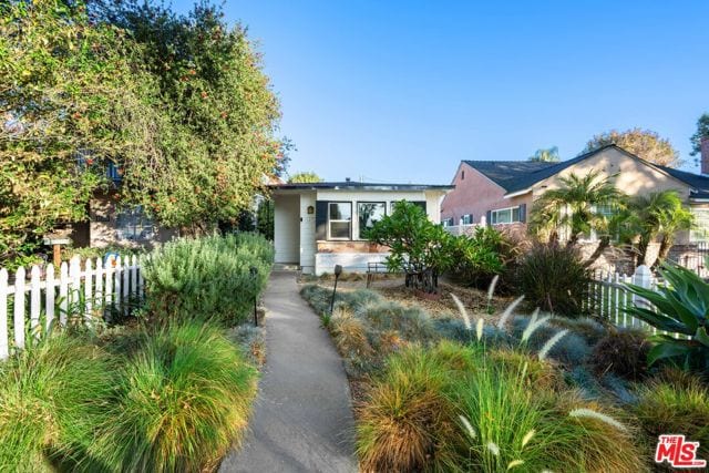 1419 West Clark Avenue, Burbank, CA 91506