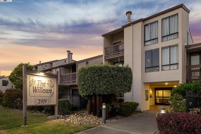 2101 SHORELINE DRIVE