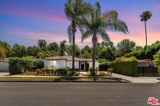 18352 Bessemer Street, Tarzana, CA 91335
