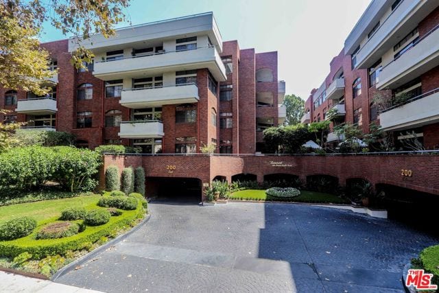 200 North Swall Drive