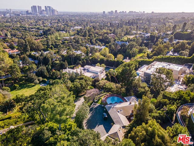 1114 Calle Vista Drive