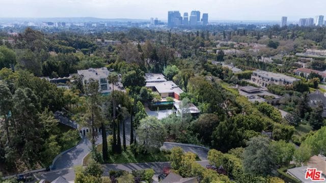1022 Summit Drive