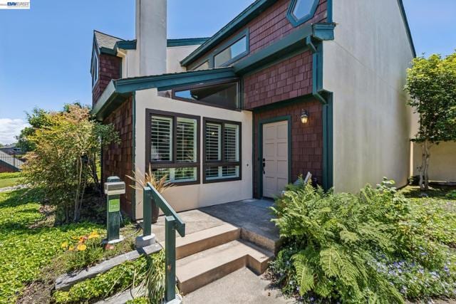 710 Lagunaria Ln