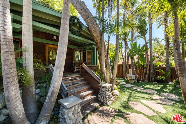 454 North East Rustic Road, Santa Monica, CA 90402