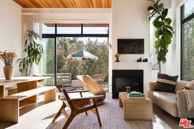 1329 California Avenue, 102, Santa Monica, CA 90403
