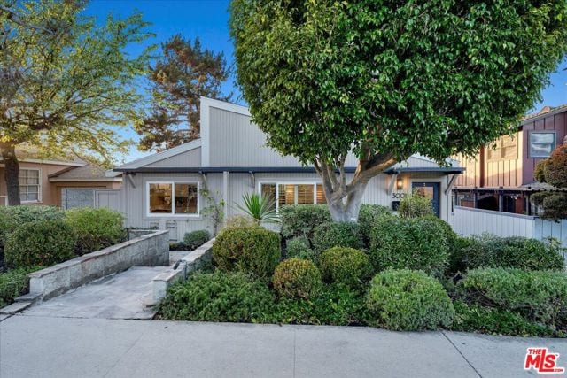 3001 North Valley Drive, Manhattan Beach, CA 90266
