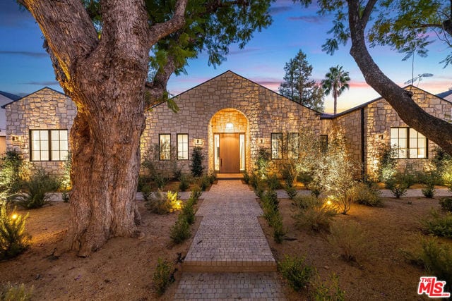 19024 Sprague Street, Tarzana, CA 91356