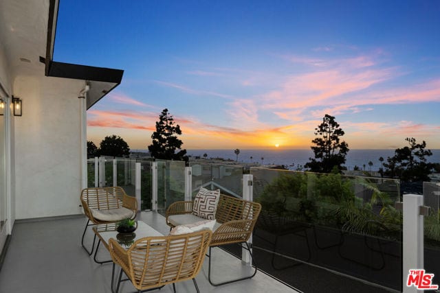 241 Calle Mayor, Redondo Beach, CA 90277