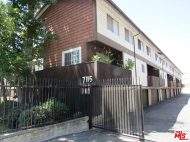 7115 Etiwanda Avenue, 18, Reseda, CA 91335