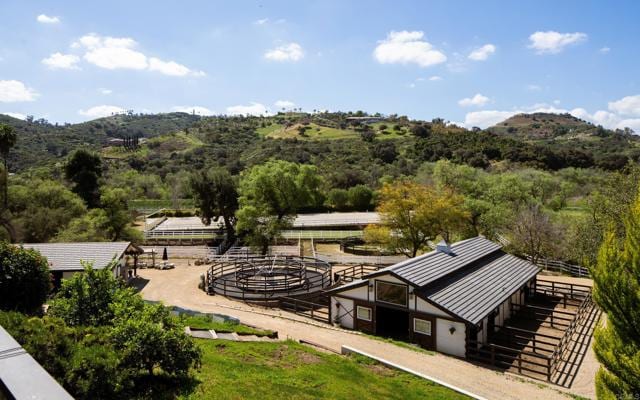 7017 Via Mariposa Sur