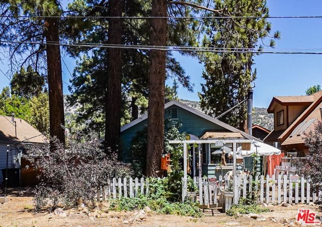 813 East Mountain View Boulevard