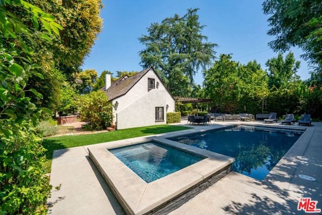 23057 Sylvan Street, Woodland Hills, CA 91367