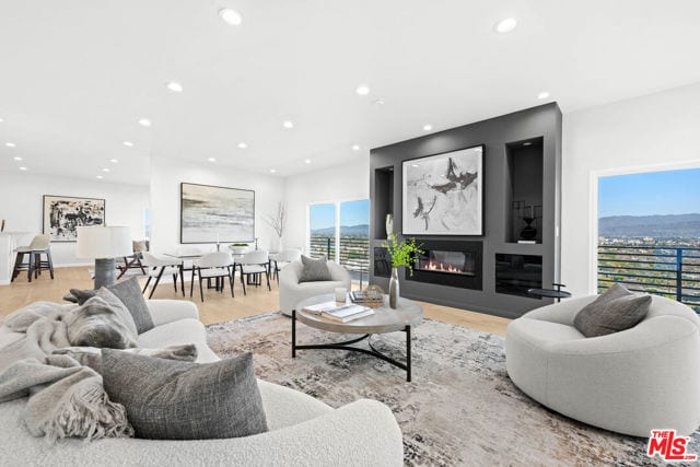 11725 Laurelwood Drive, Studio City, CA 91604
